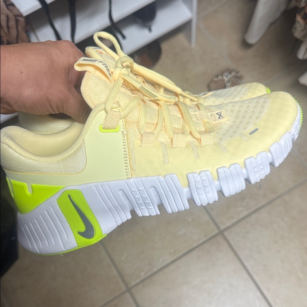 Nike free metcon Lemon and Lime Athletic Shoes